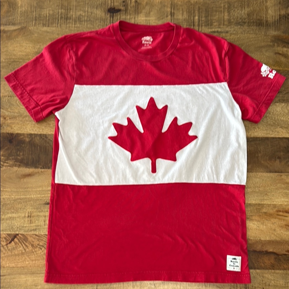 Roots Red and White Maple Leaf Short Sleeve Tee
MADE IN CANADA 🇨🇦